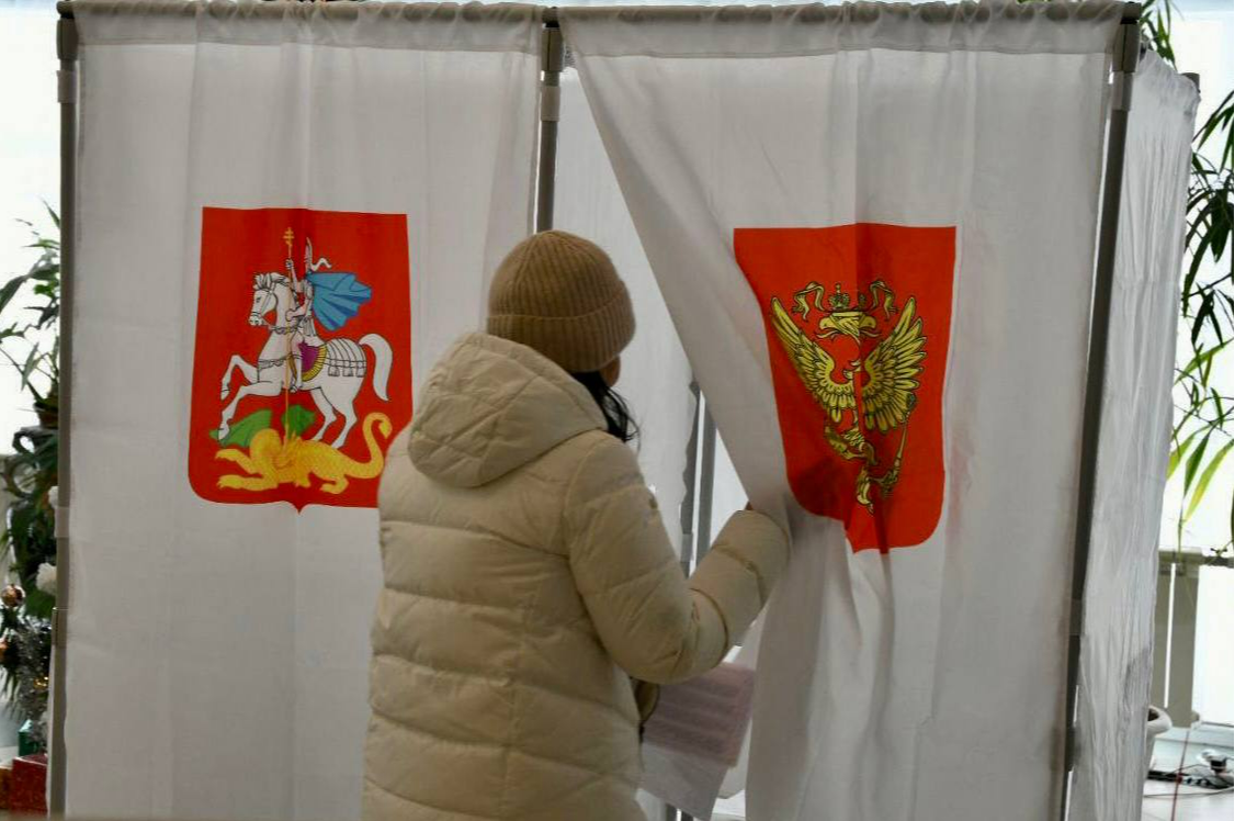 Кабины для голосования обновляют на избирательных участках Подмосковья