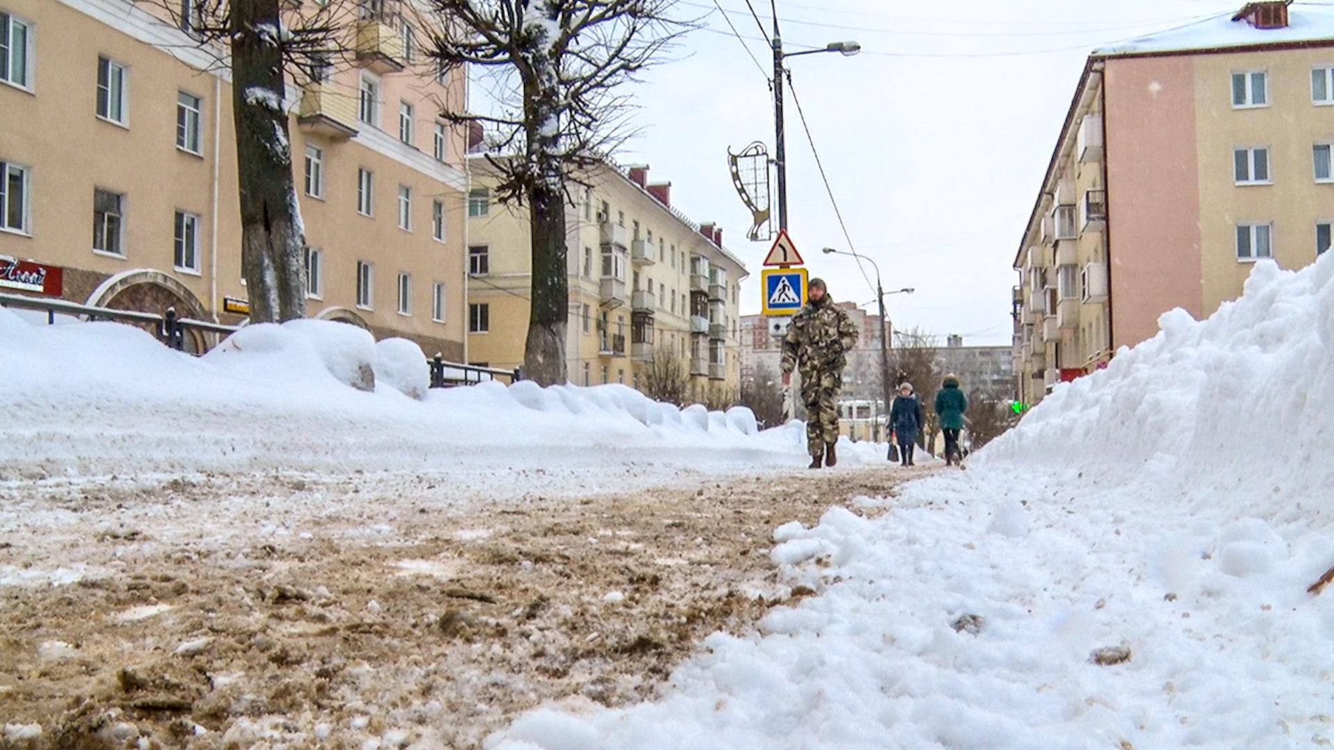 В Клину коммунальные службы ежедневно борются с последствиями снегопадов