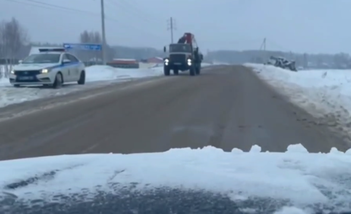 Автомобиль превратился в груду металла около деревни Блазново под Можайском  | REGIONS.RU / Можайск