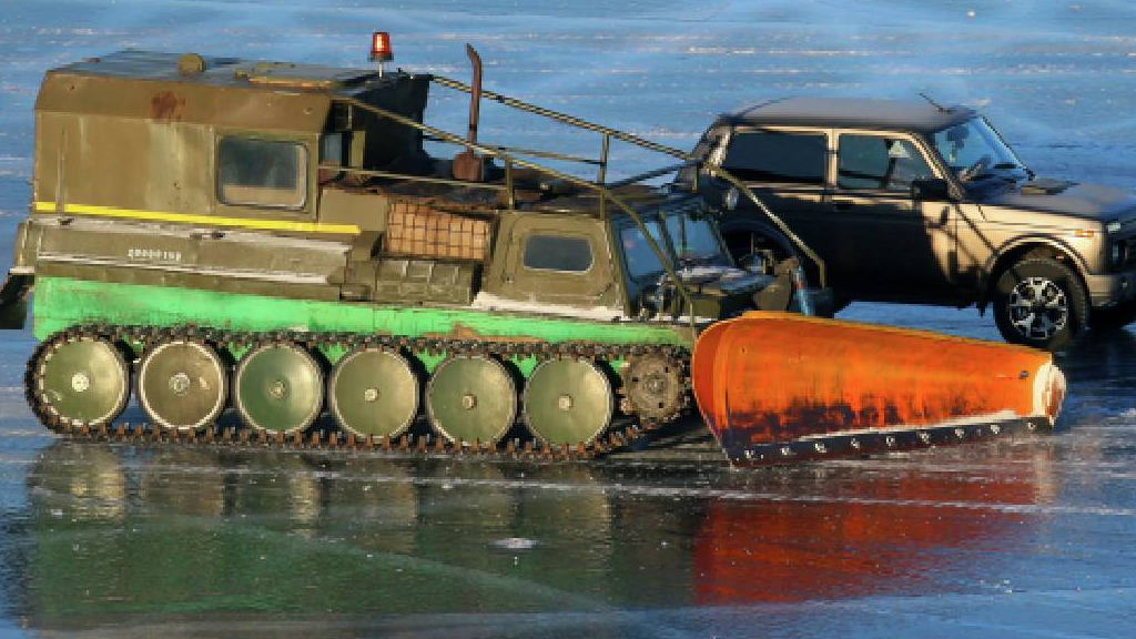 Под Мурманском перевернулся вездеход, перевозивший туристов