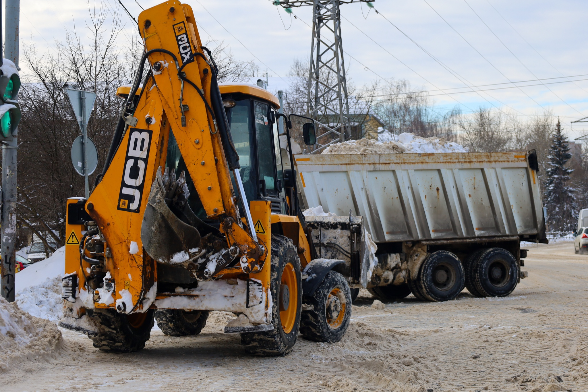 Более 370 человек задействованы в уборке снега в Лобне | REGIONS.RU / Лобня