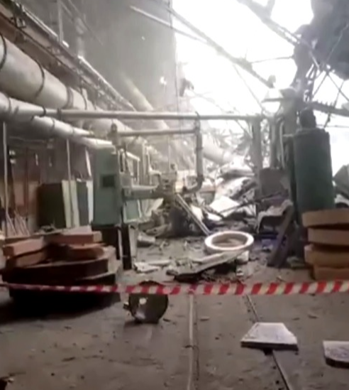 После обрушения части крыши модельного цеха в Электростали сотрудники продолжили работу