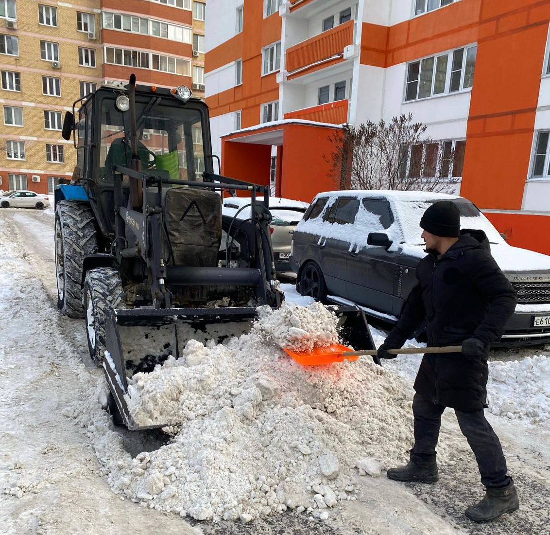 Уборка продолжается: Коммунальные службы очищают город по графику