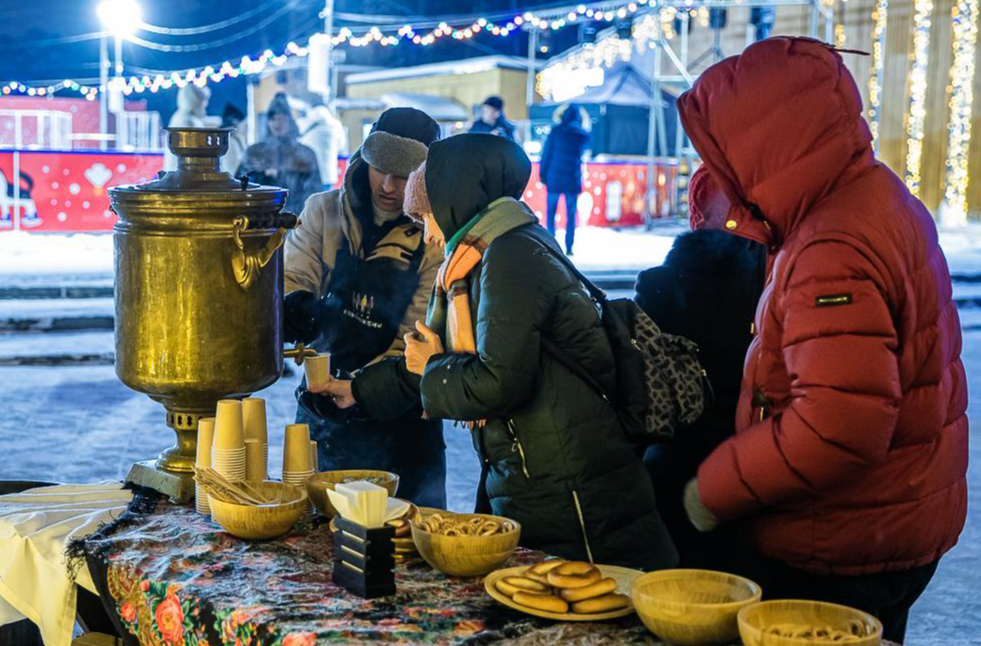 Музыка, гирлянды и теплый очаг: тысячи жителей Подмосковья провели удивительное Рождество в парках