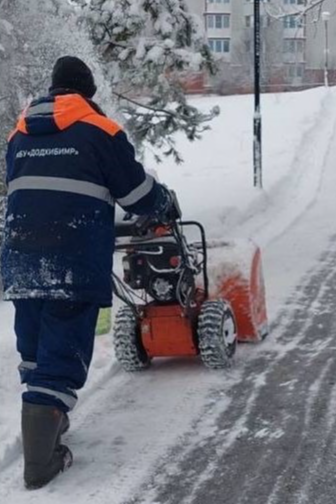 Снег, уходи: в выходные коммунальщики из Истры активно сражались с последствиями непогоды