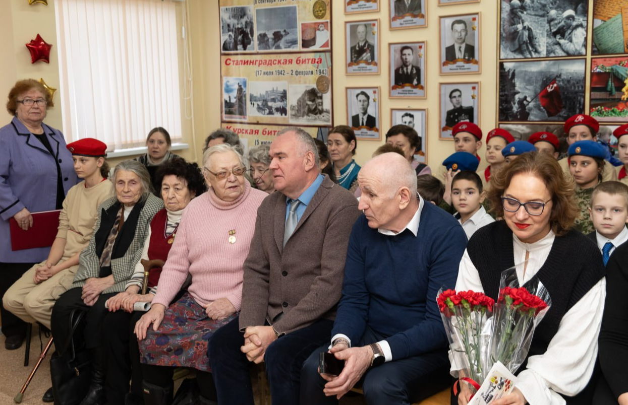 Ветеранам-блокадницам, проживающим в Таломском округе, вручили памятные  медали | REGIONS.RU / Талдом