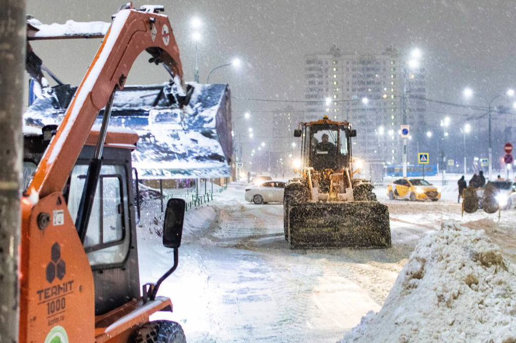 В Подольске ликвидируют последствия мощного снегопада