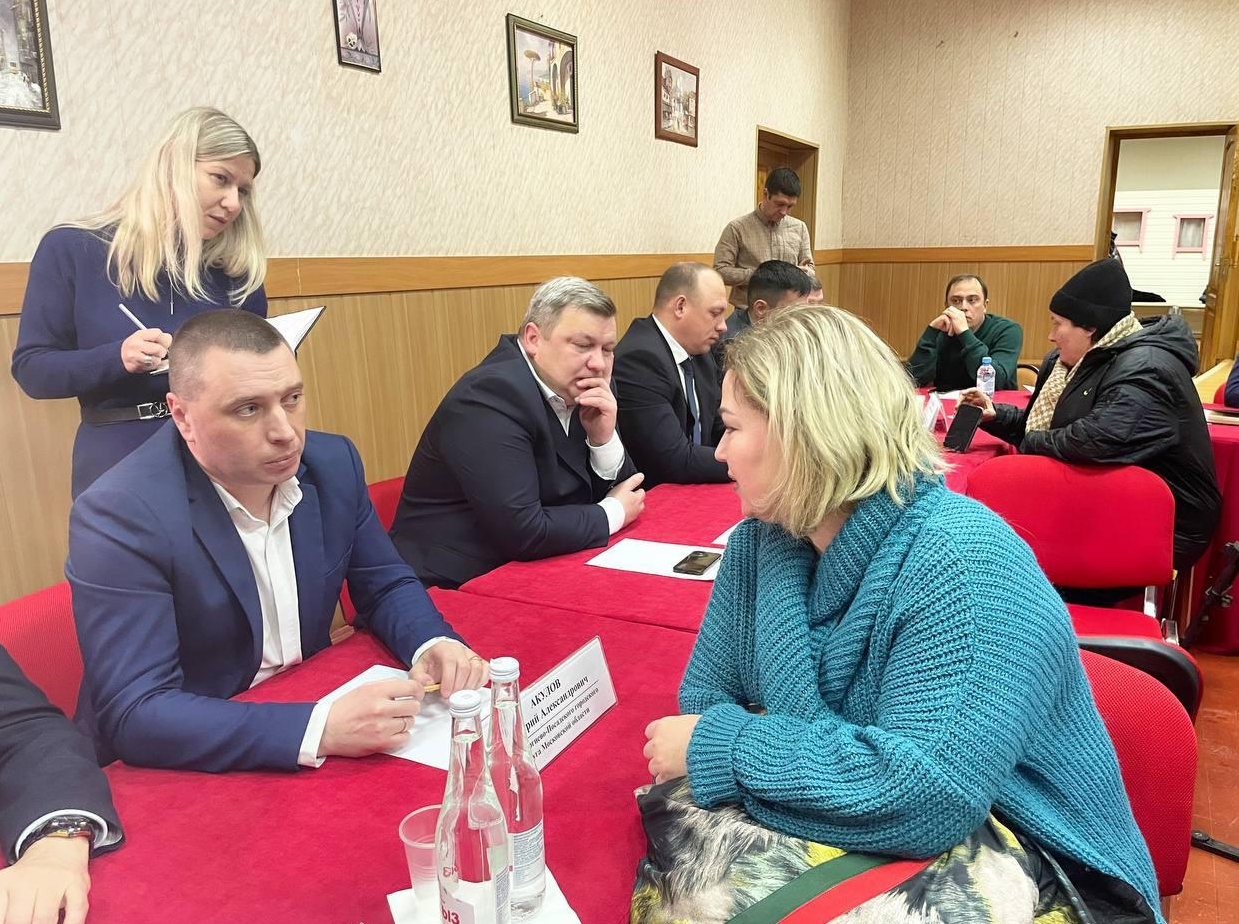 «Взяли в работу»: Дмитрий Акулов обсудил с жителями округа вопросы ЖКХ, экологии и благоустройства