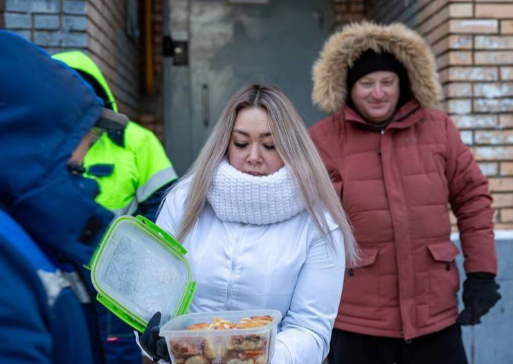 «Они на переднем крае борьбы за тепло»: по всему Подмосковью простые жители объединяются в группы, помогая рабочим в ликвидации последствий аварий