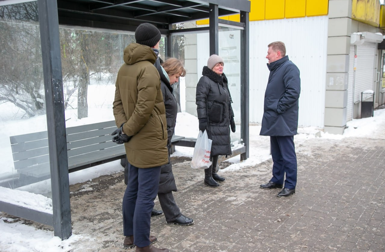 Накануне снегопада в Щурове проверили состояние дорог и автобусных остановок