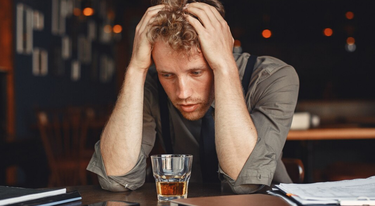 Психолог объяснила, почему надо уходить от мужчин-алкоголиков