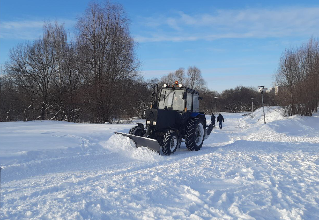 В Долгопрудном продолжаются работы по уборке городских улиц от снега