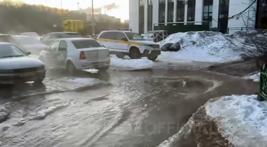 Пушкино затапливает горячей водой из-за сбоя на сетях водоснабжения