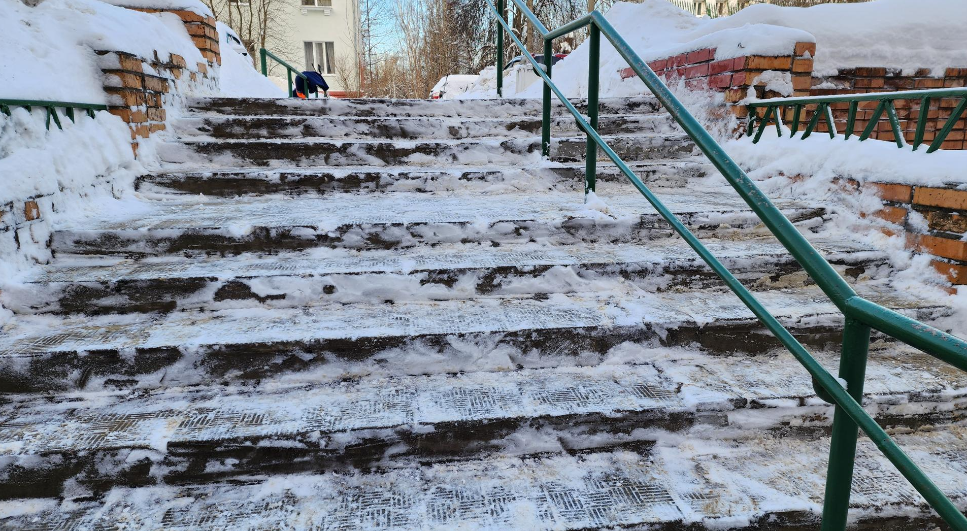 Лестницы и дворы в Красноармейске очистят от снега до конца недели