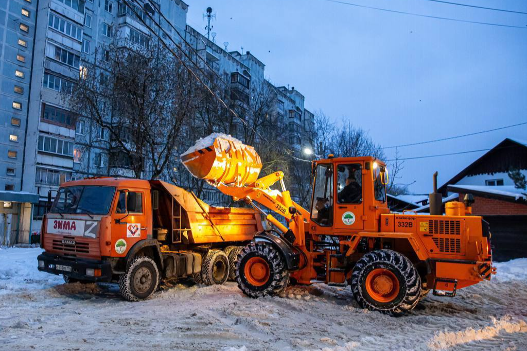 Днем в Подольске очистят от снега и наледи более ста дворов и участков дорог