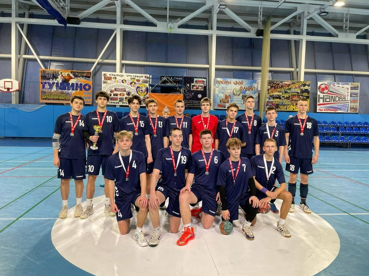 Королевские гандболисты завоевали серебро открытого турнира в Москве
