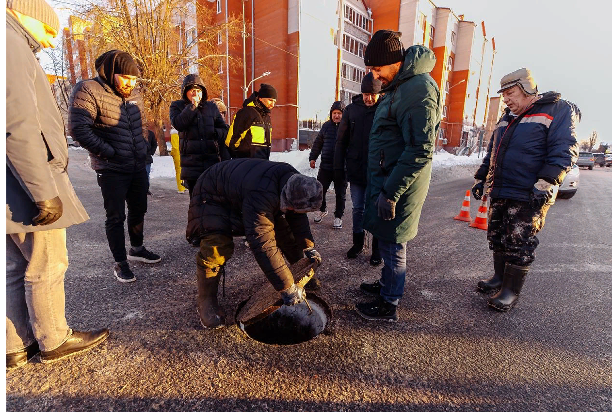 В Куровском обслуживающая организация должна устранить канализационный  засор | REGIONS.RU / Орехово-Зуево