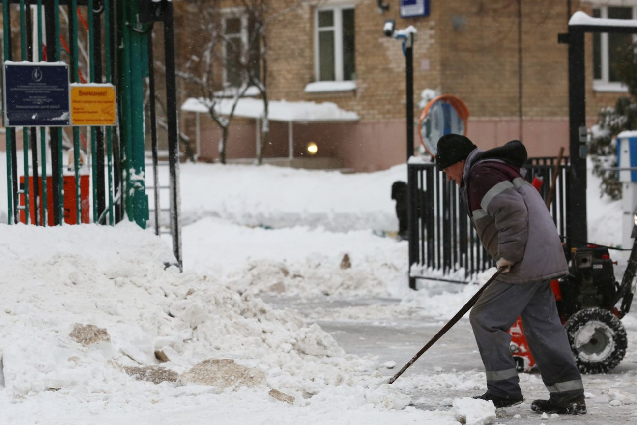 Рекордное число километров дорог очистили от снега в Подмосковье за ночь