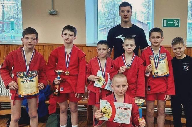 9 медалей привезли королевские самбисты с открытого Первенства