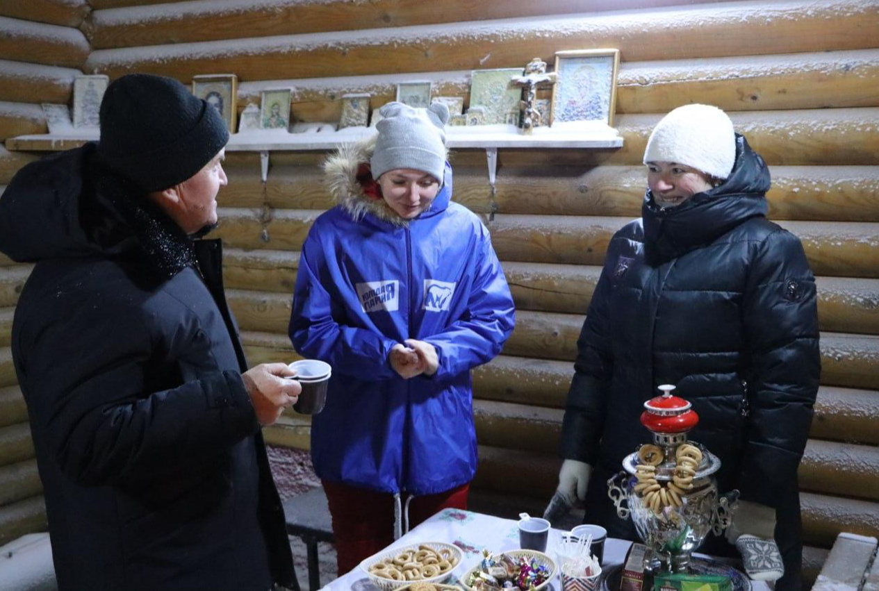 Ныряльщица в купель со стажем не испугалась метели