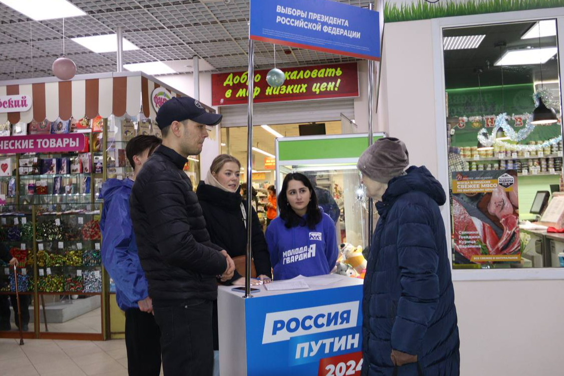 В Подмосковье продолжается сбор подписей в поддержку выдвижения Владимира Путина на выборах Президента