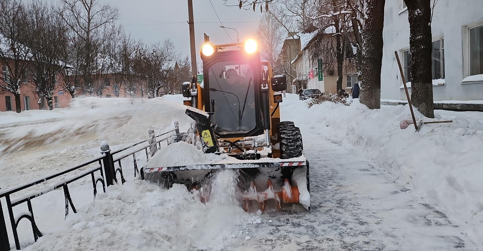 Коммунальные и дорожные службы Электростали работают в усиленном режиме |  REGIONS.RU / Электросталь