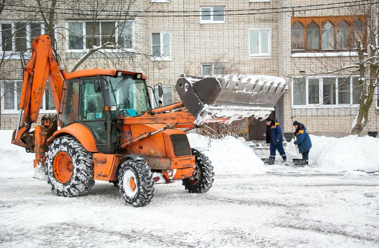 Коммунальные службы на расчистке дворов работают с 7 утра до 10 вечера |  REGIONS.RU / Коломна