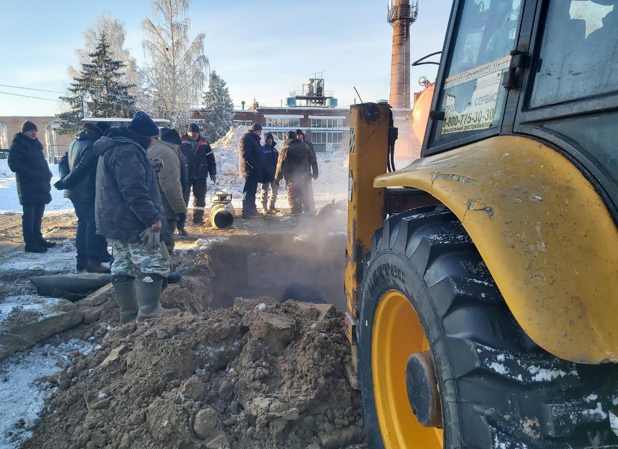 В Талдоме в течение часа устранили протечку на теплотрассе | REGIONS.RU /  Талдом