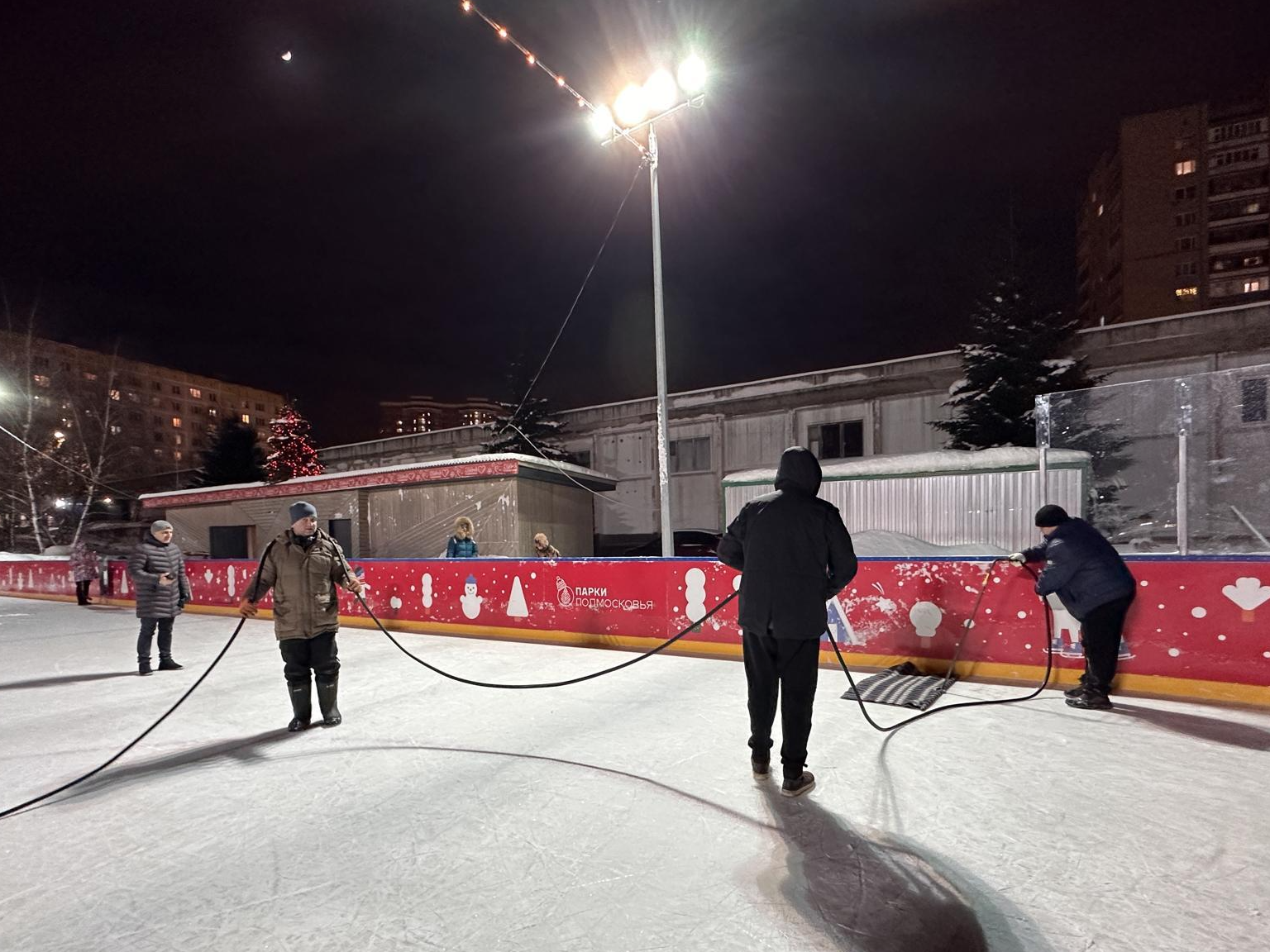 Лучший лёд в Одинцове: новую хоккейную коробку установили в рамках проекта благоустройства
