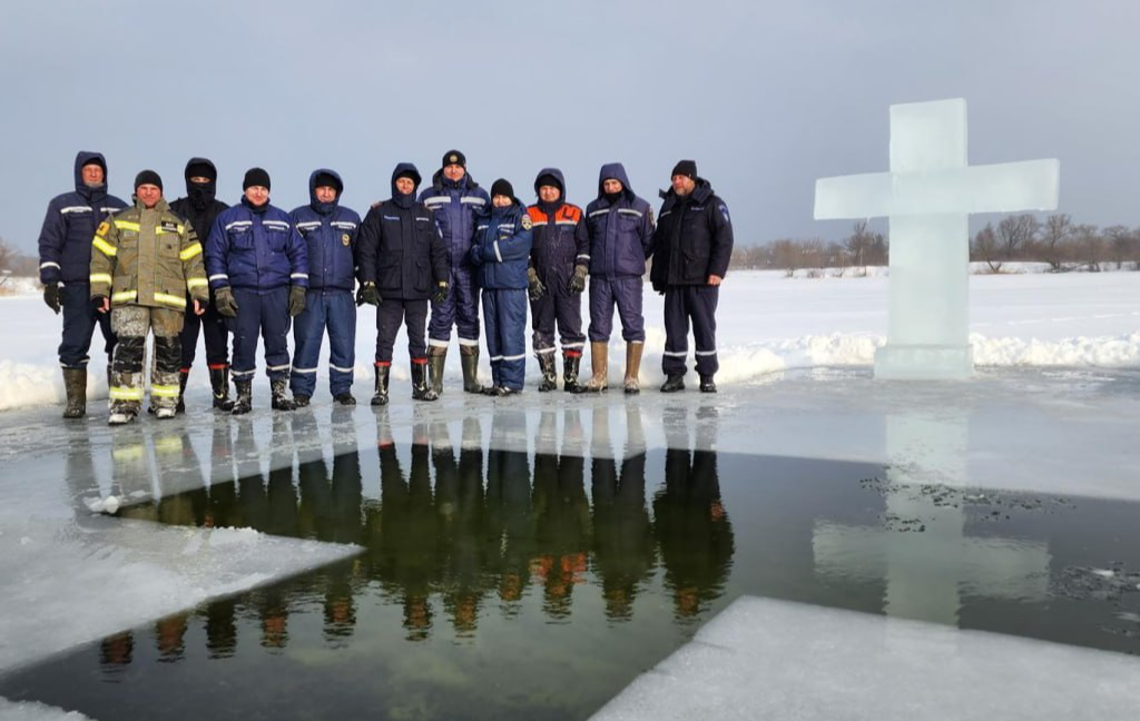 Около 350 спасателей дежурили в местах Крещенских купаний в Московской области