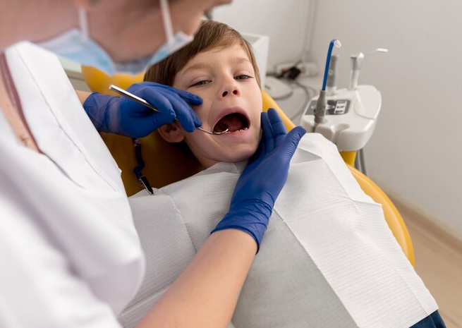 Около 1,2 тыс. детей из Подмосковья вылечили зубы под наркозом