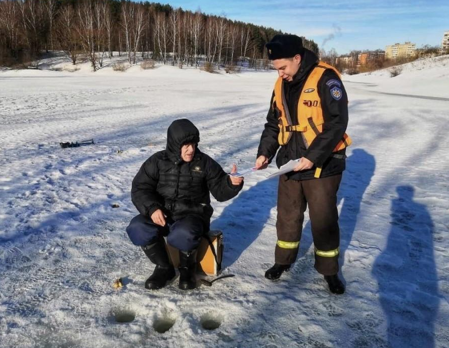 Жителям Пушкинского округа рассказали о правилах безопасности на замерзших водоемах