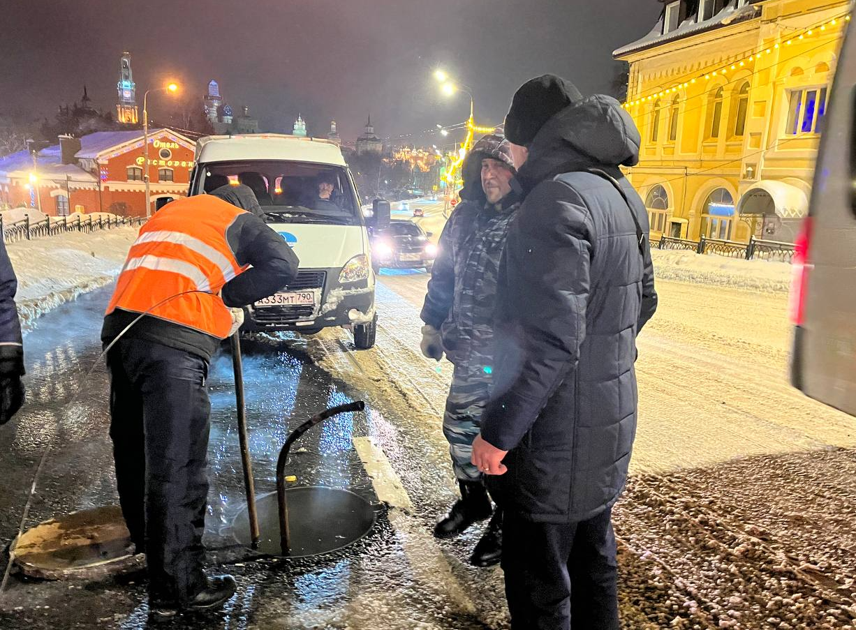 Критический износ»: рабочие победили аварию с нечистотами на проспекте в  Сергиевом Посаде | REGIONS.RU / Сергиев Посад