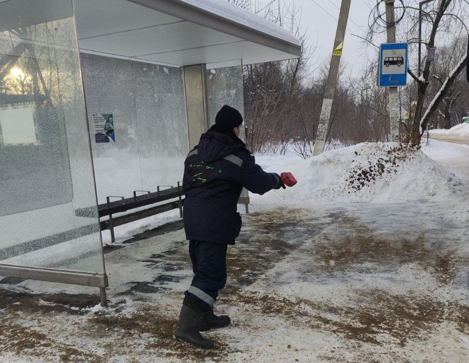 В связи с потеплением в Долгопрудном активно проводится противогололедная обработка