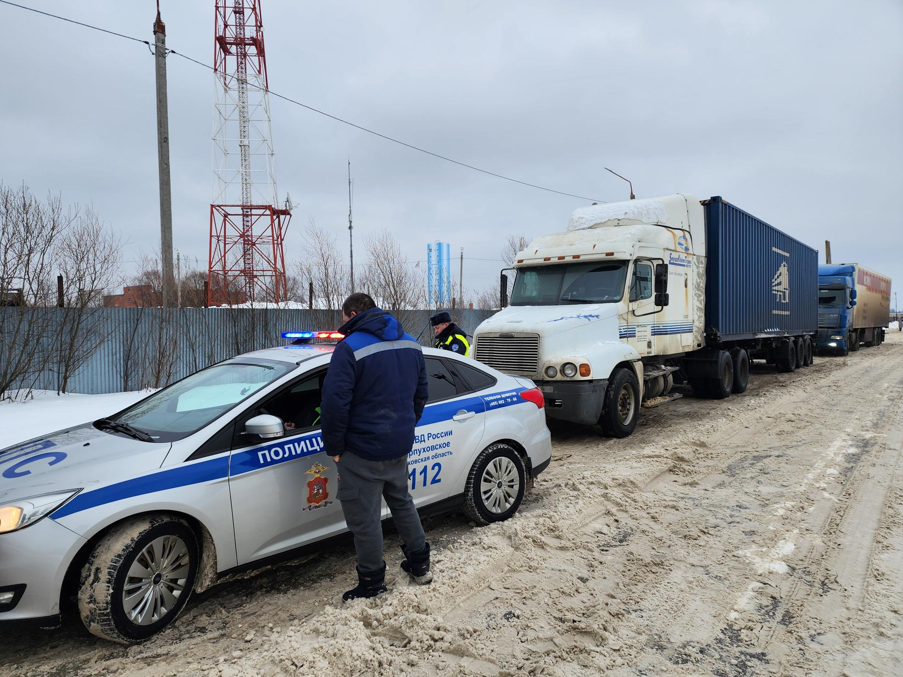 В Серпухове прошел рейд по выявлению незаконной парковки, мешающей уборке снега