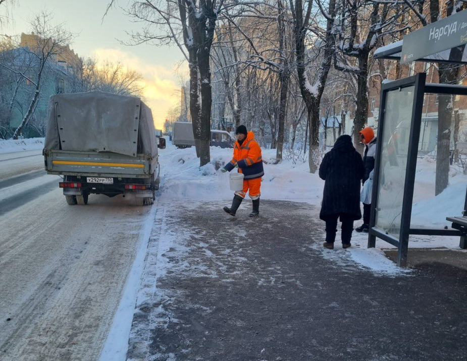 В Долгопрудном продолжаются работы по зимнему содержанию дорог