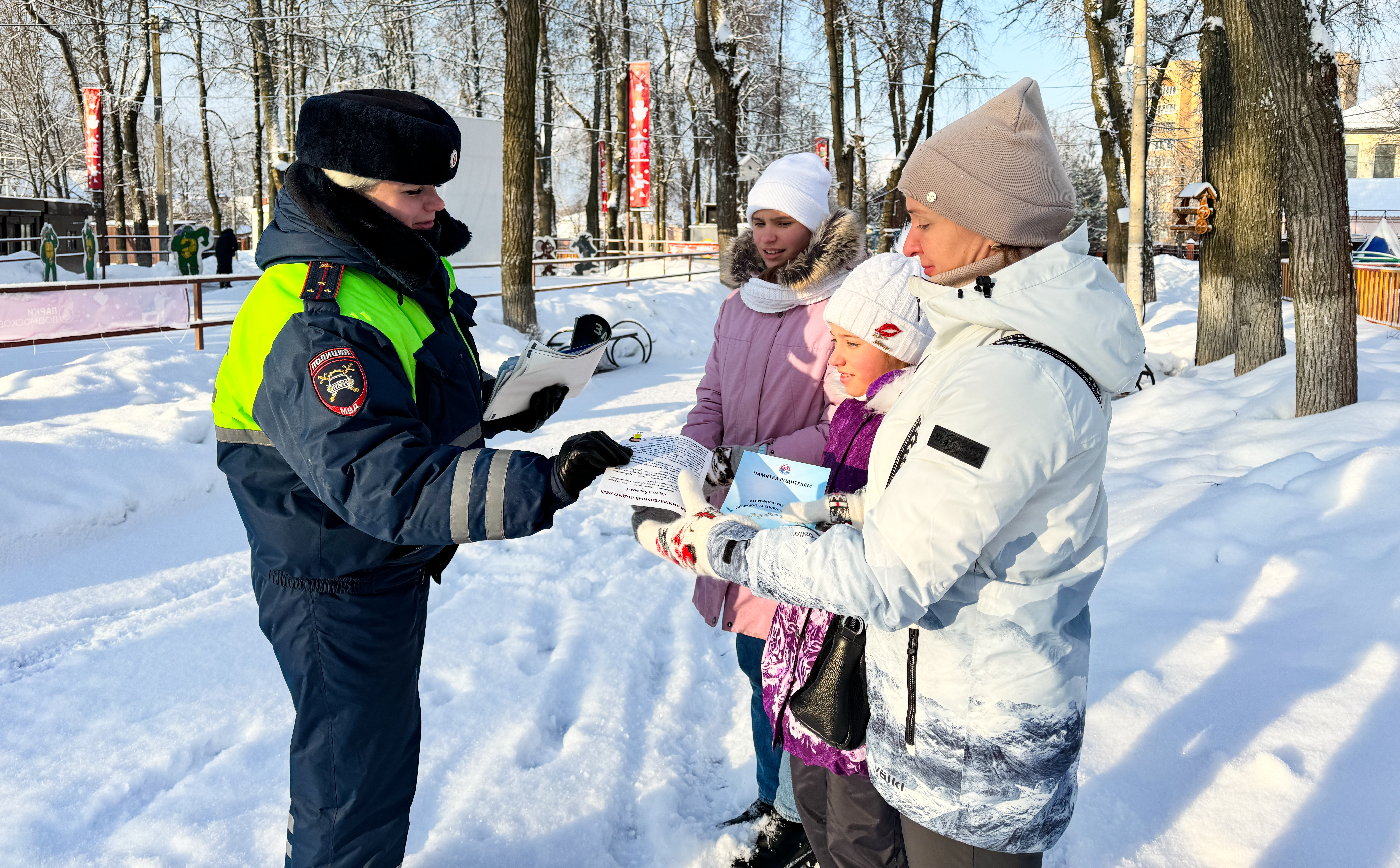 Госавтоинспекторы призвали жителей округа носить световозвращатели