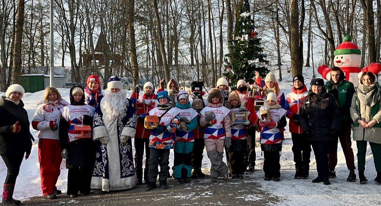 Юные жители Рузы накормили зимующих птиц