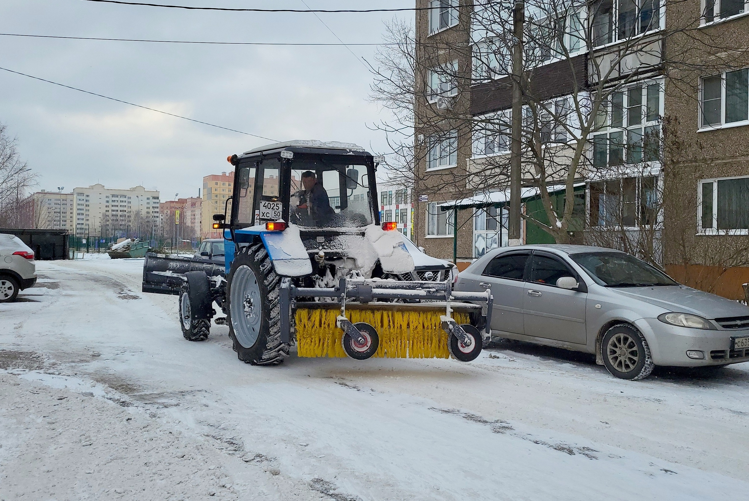 Дорожники Луховиц озвучили шестнадцать адресов, где сегодня будет идти  активная расчистка снега | REGIONS.RU / Луховицы