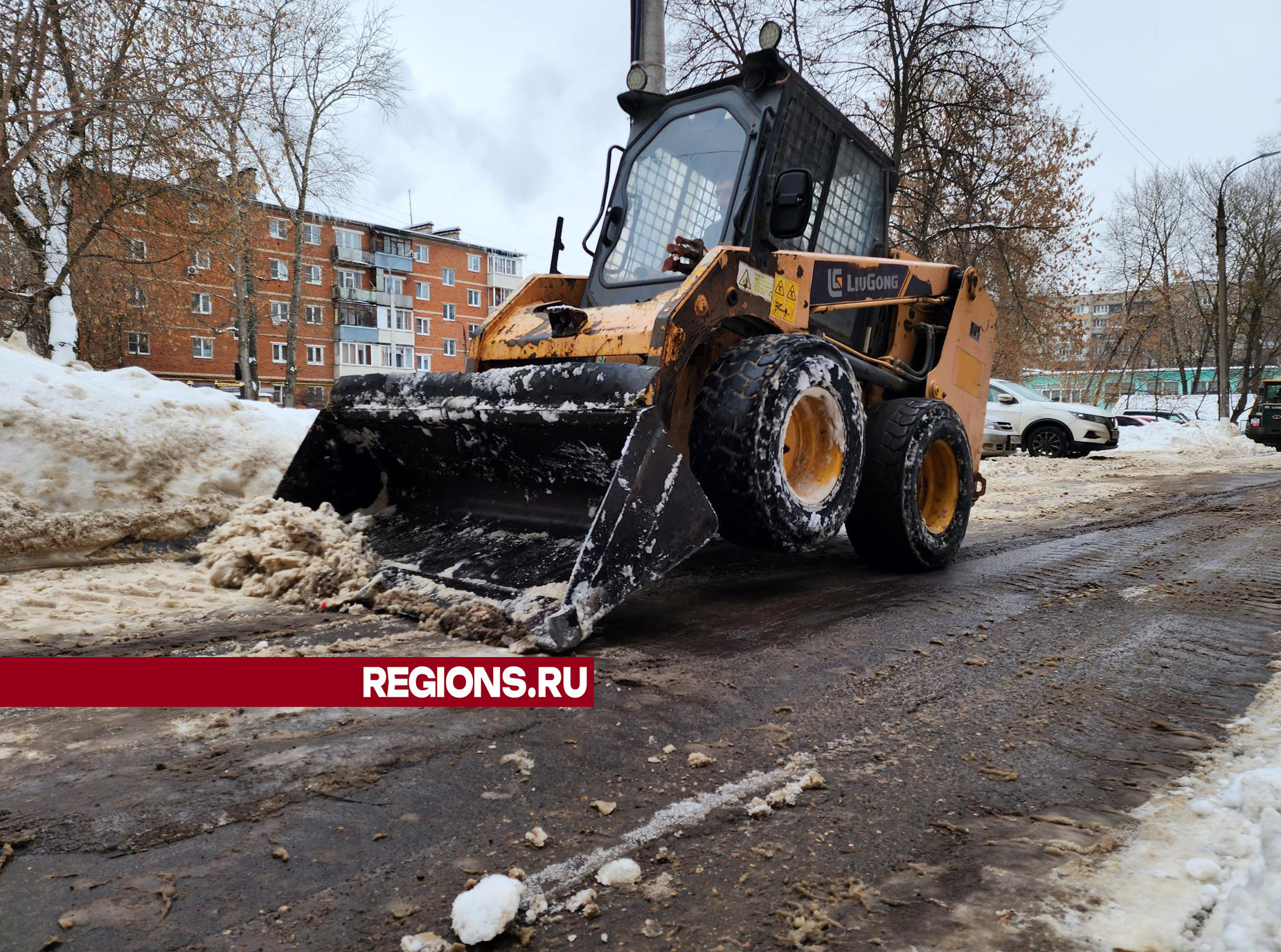 Более 20 улиц Подольска очистили сегодня от снега | REGIONS.RU / Подольск