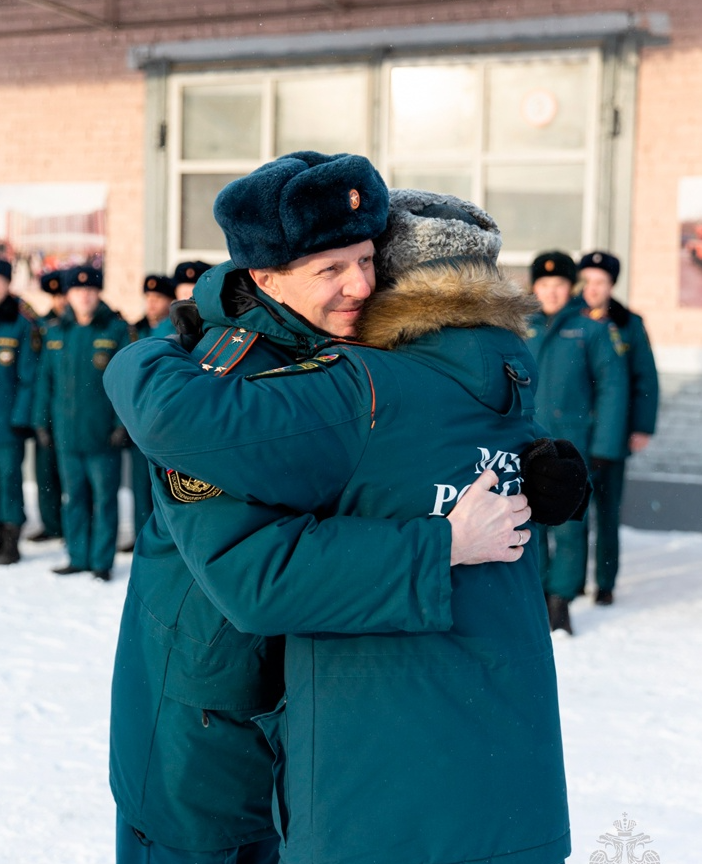 Долгопрудненские спасатели проводили начальника части на заслуженный отдых