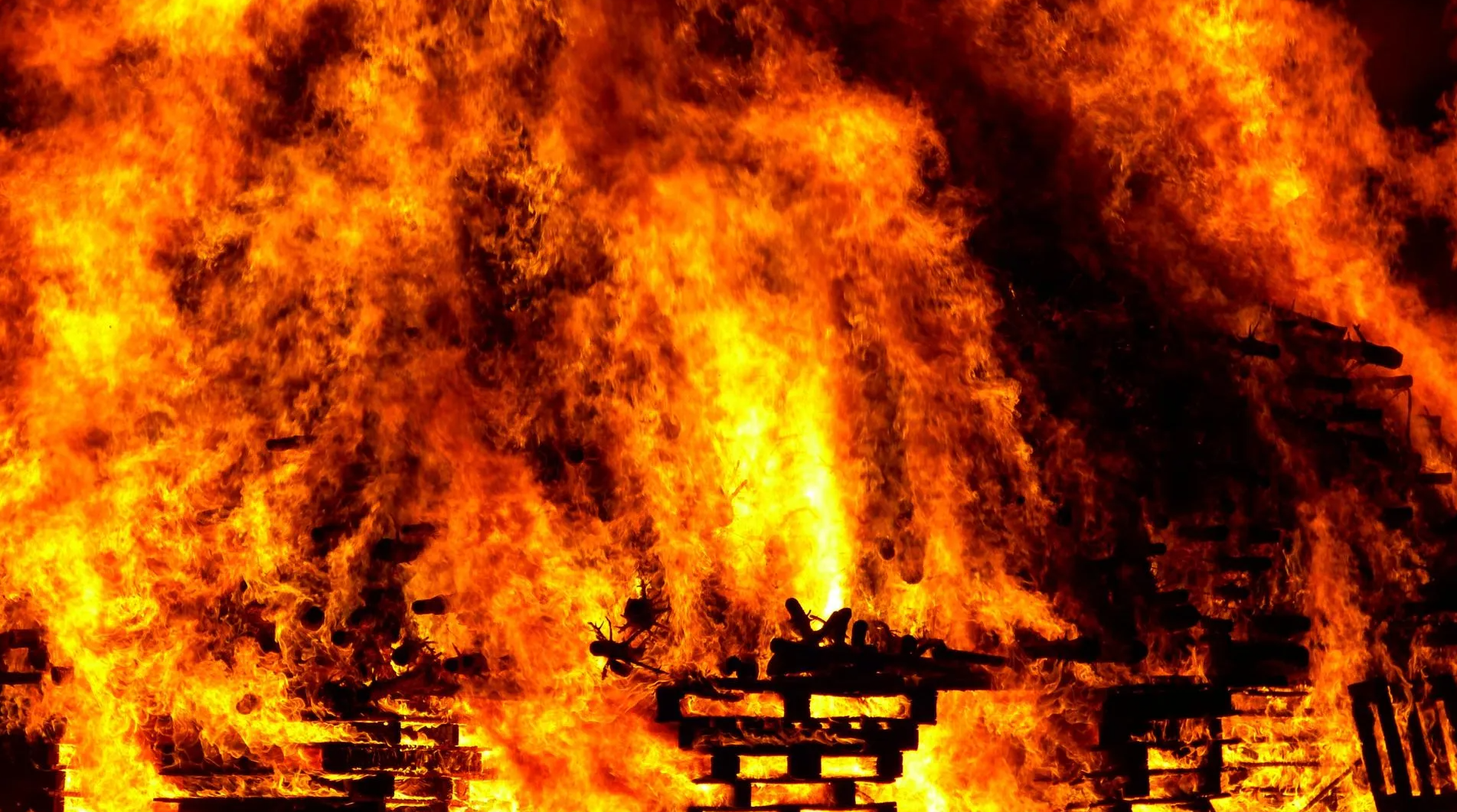 Раменские полицейские спасли жильцов горящего дома в Ильинском