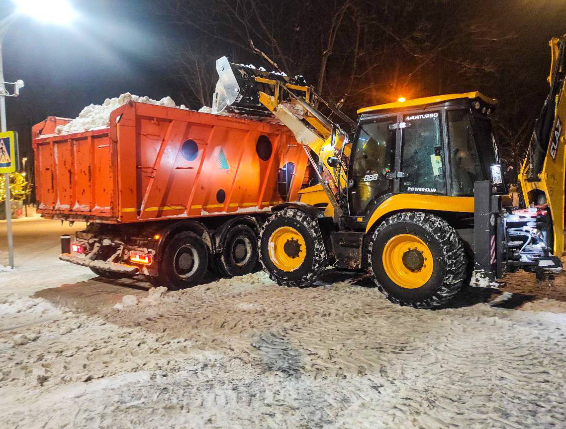 В Жуковском продолжается работа по уборке городских территорий | REGIONS.RU  / Жуковский