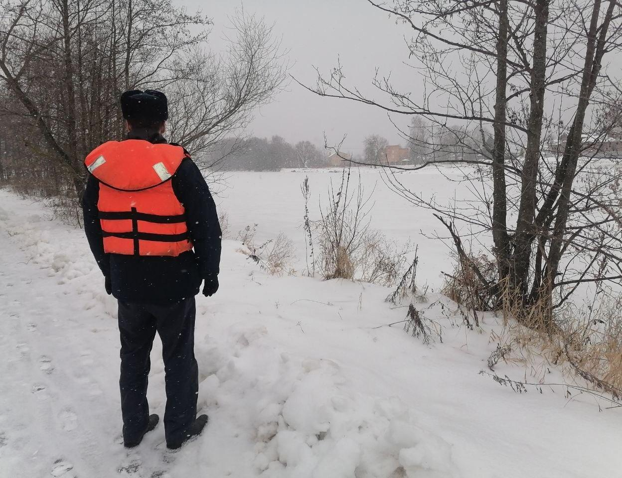 Толщина льда на егорьевских водоемах составляет порядка тридцати сантиметров