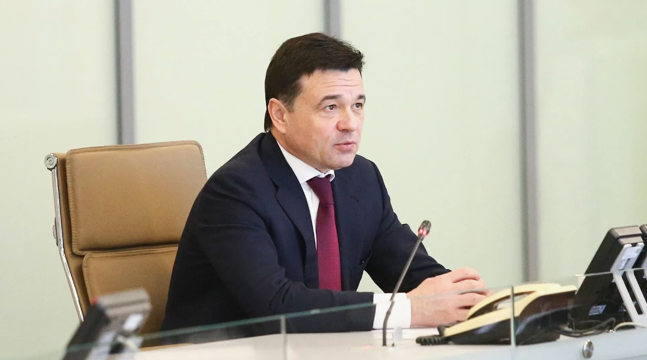 На еженедельном оперативном совещании министр стройкомплекса доложил главе региона о строительстве школы в Дзержинском
