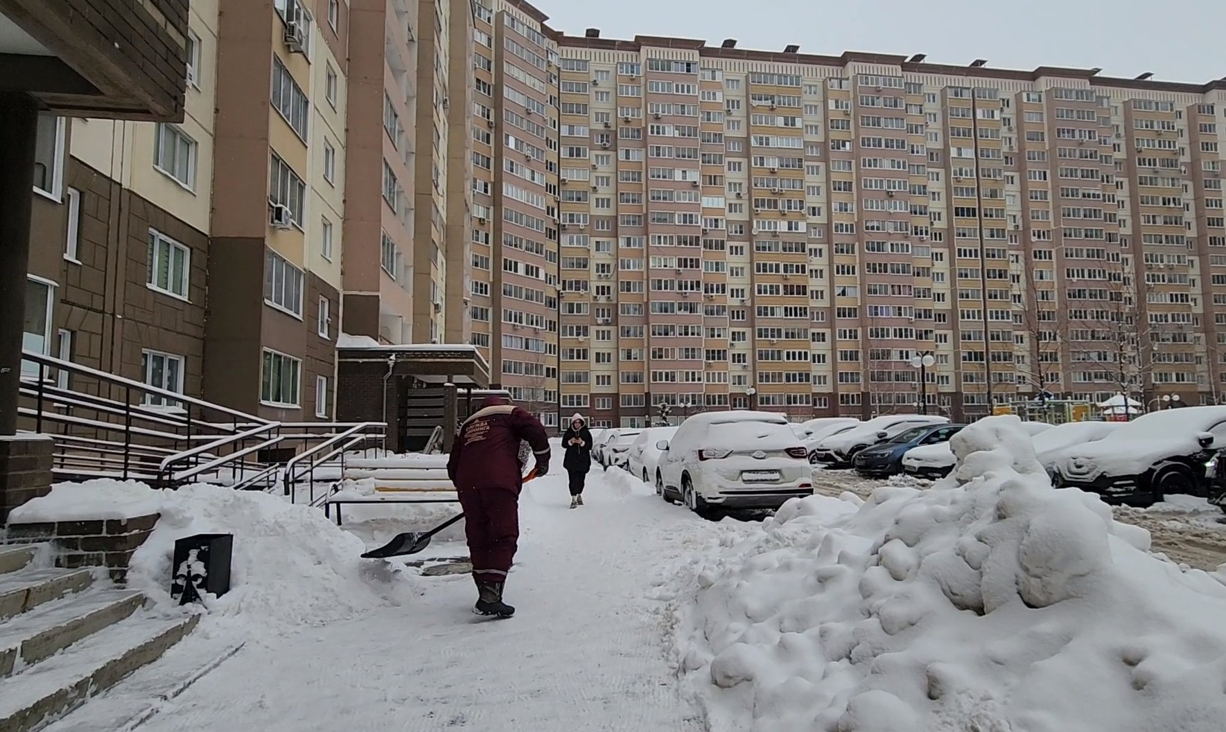 Управляющая компания «Гусарская баллада» повысила зарплату дворникам