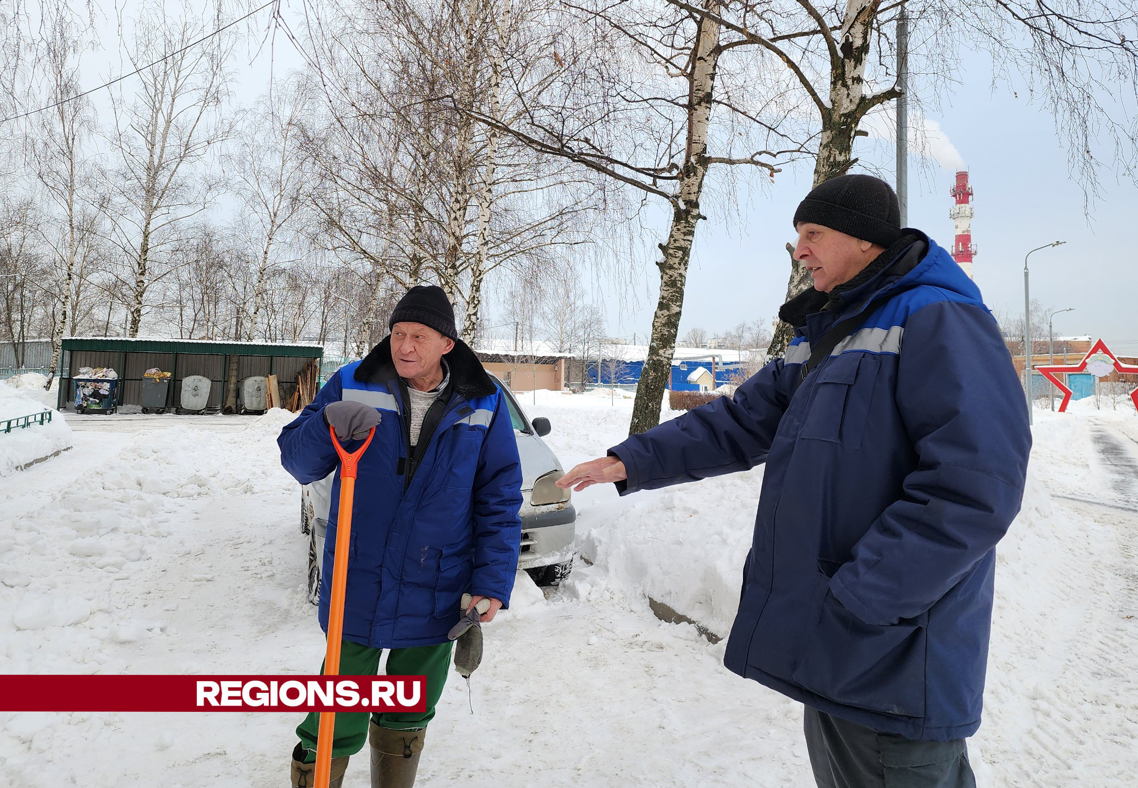 «Едим чеснок, чтобы не болеть»: коммунальщики рассказали, как им удается каждый день быть в строю и убирать снег