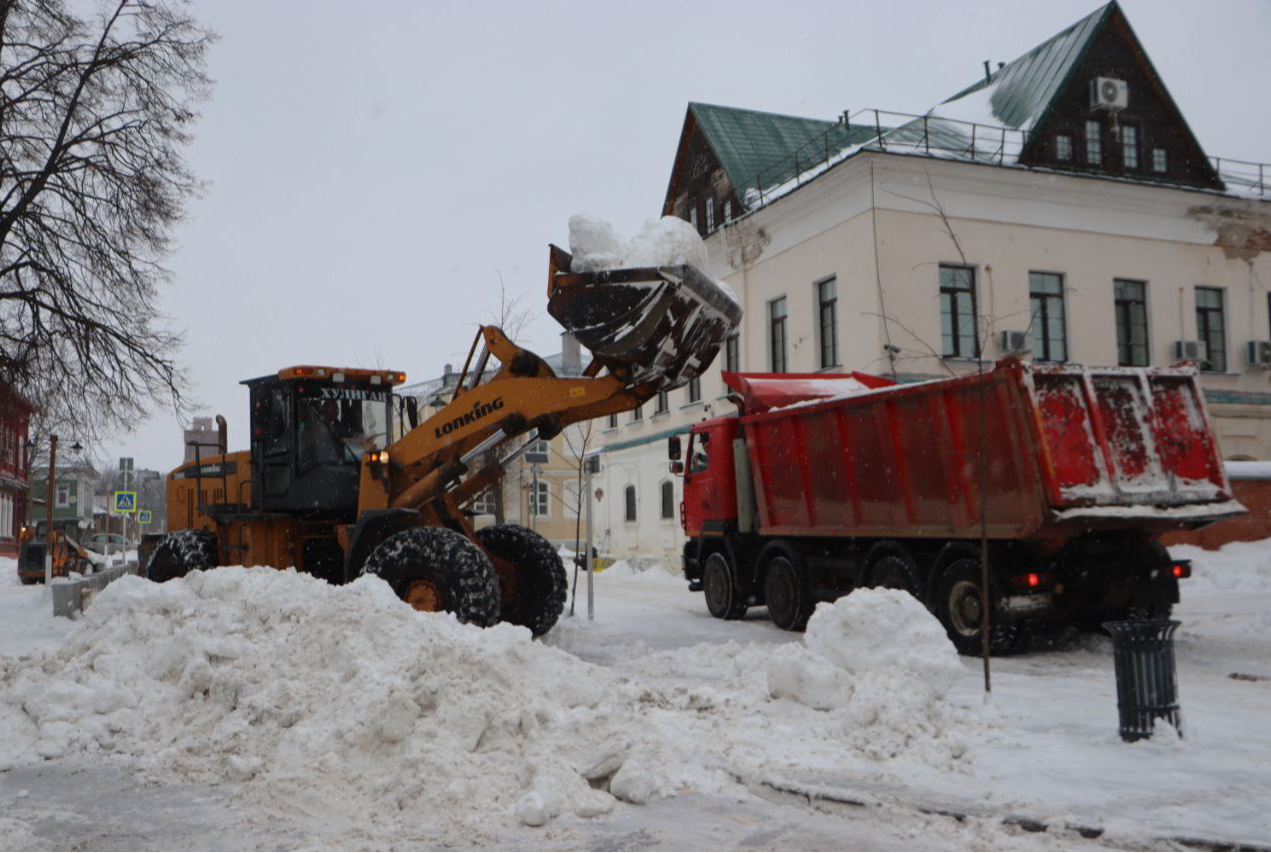Снег, уходи: уборка улиц города продолжается в ежедневном режиме