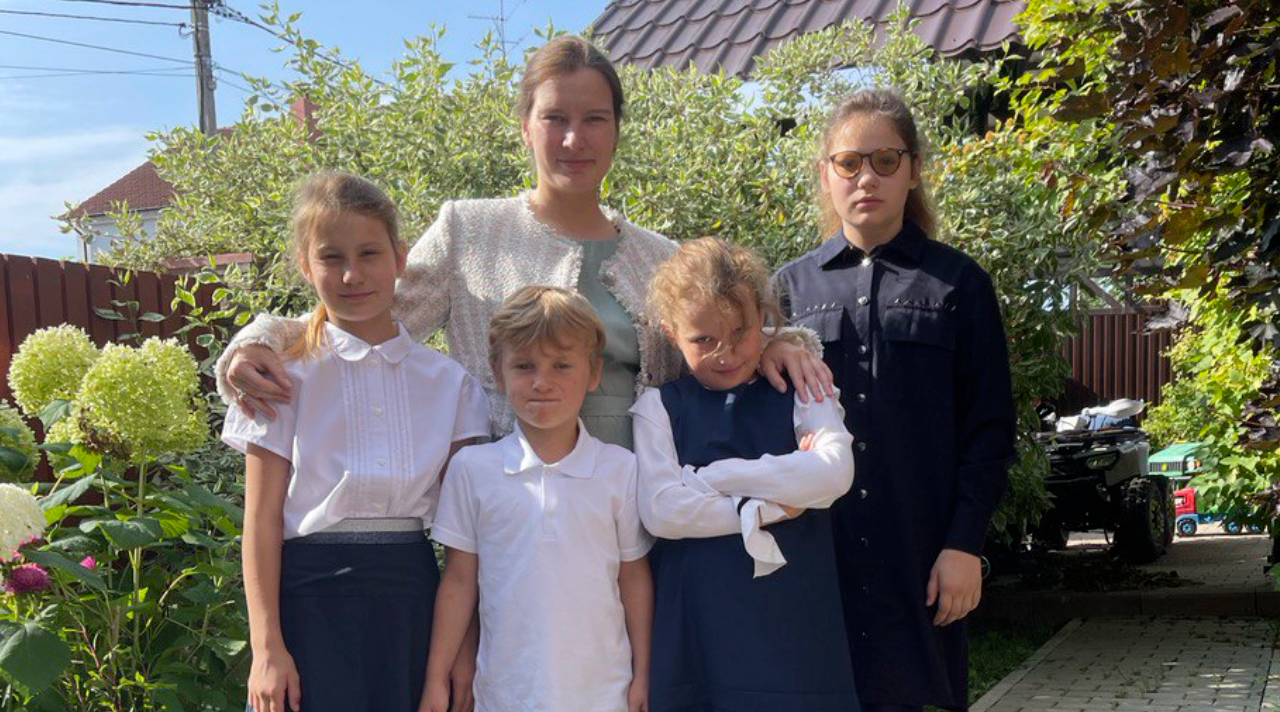 «Мам, он терпит твоих четверых детей»: Пелагея Стерлигова рассказала, как дети помогли ей обустроить личную жизнь