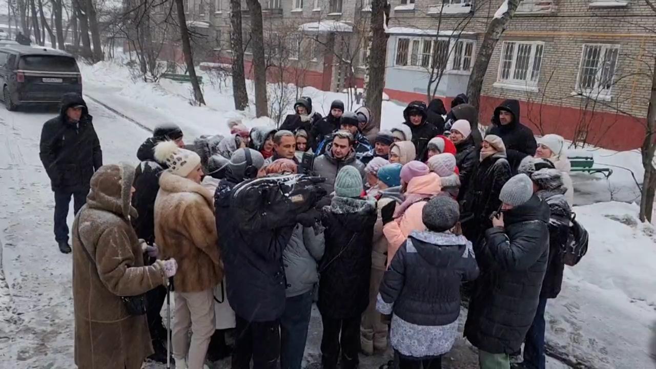 Разобраться с качеством горячей воды пообещали жителям дома на Комсомольской